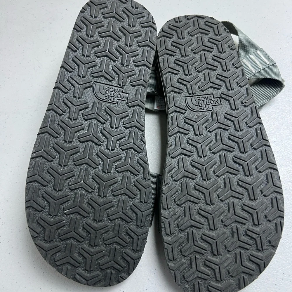 THE NORTH FACE WOMENS SKEENA SANDALS SIZE 10 GREEN